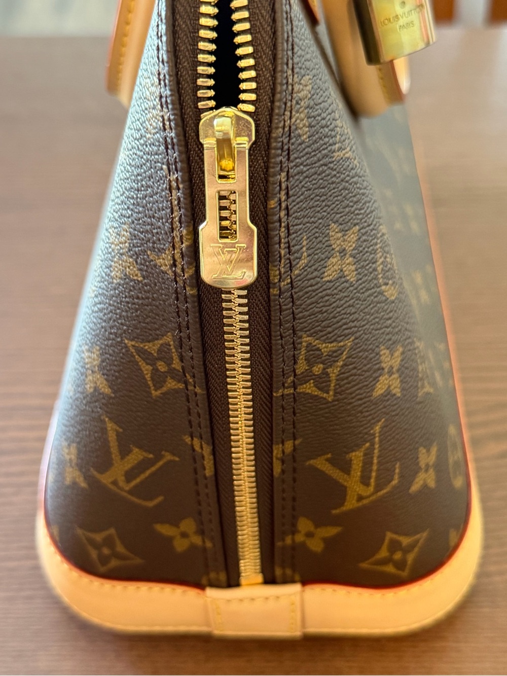 Louis Vuitton Monogram Alma PM - Picture 5 of 9